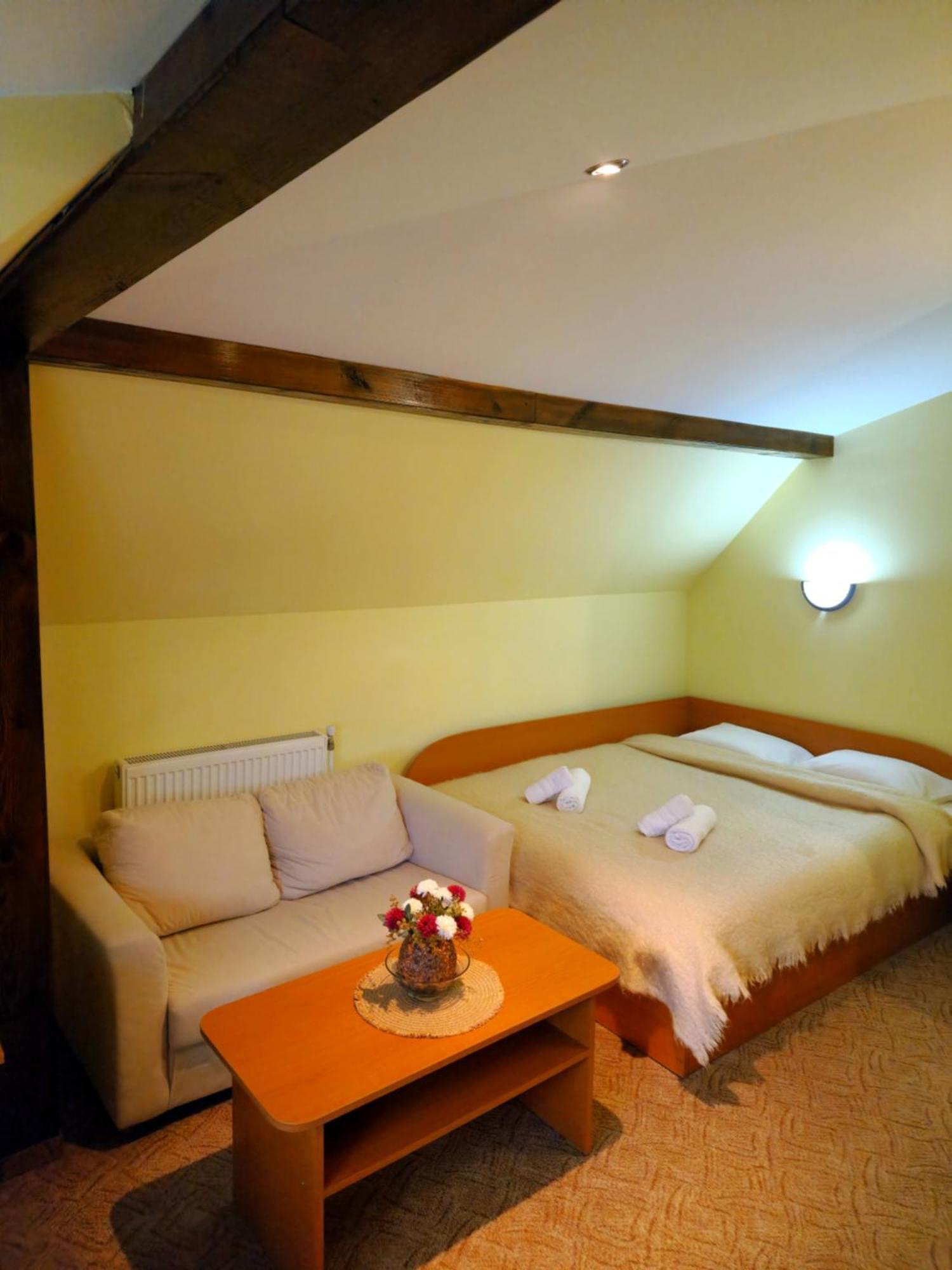 Lodge Rebeka Tryavna