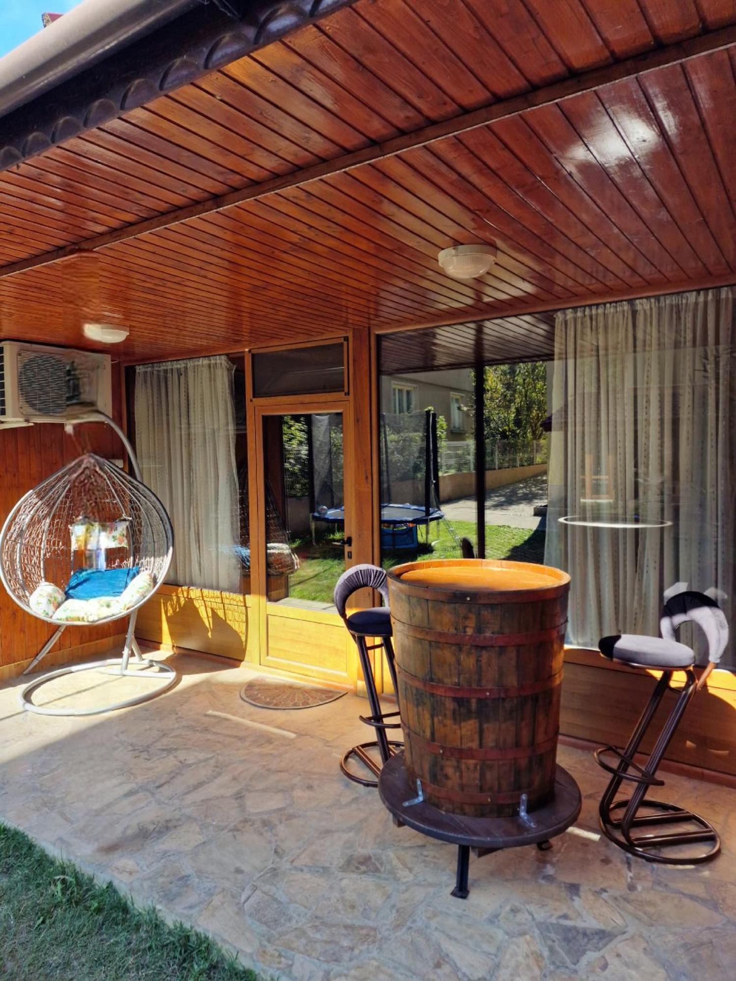 Lodge Rebeka Tryavna